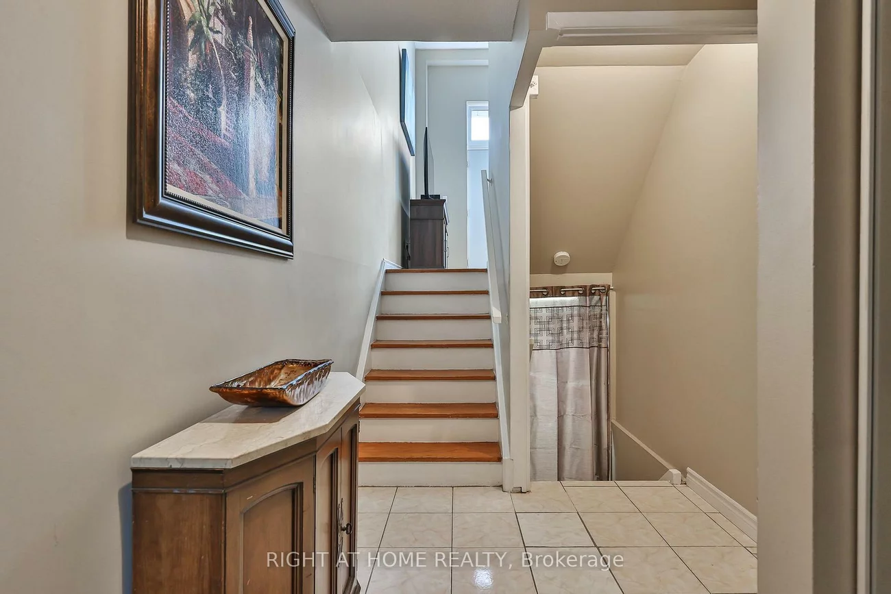 100, Darras, Southgate, Brampton