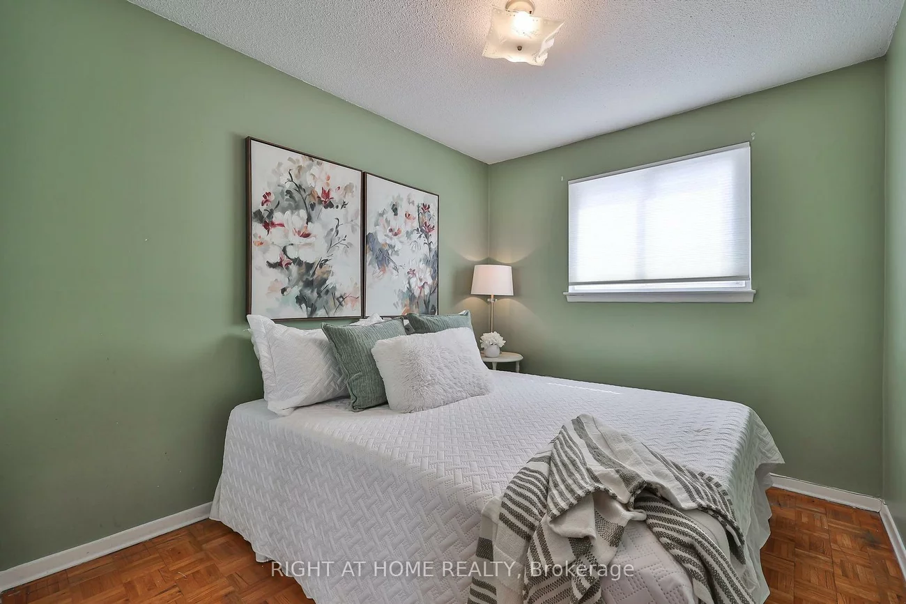 100, Darras, Southgate, Brampton