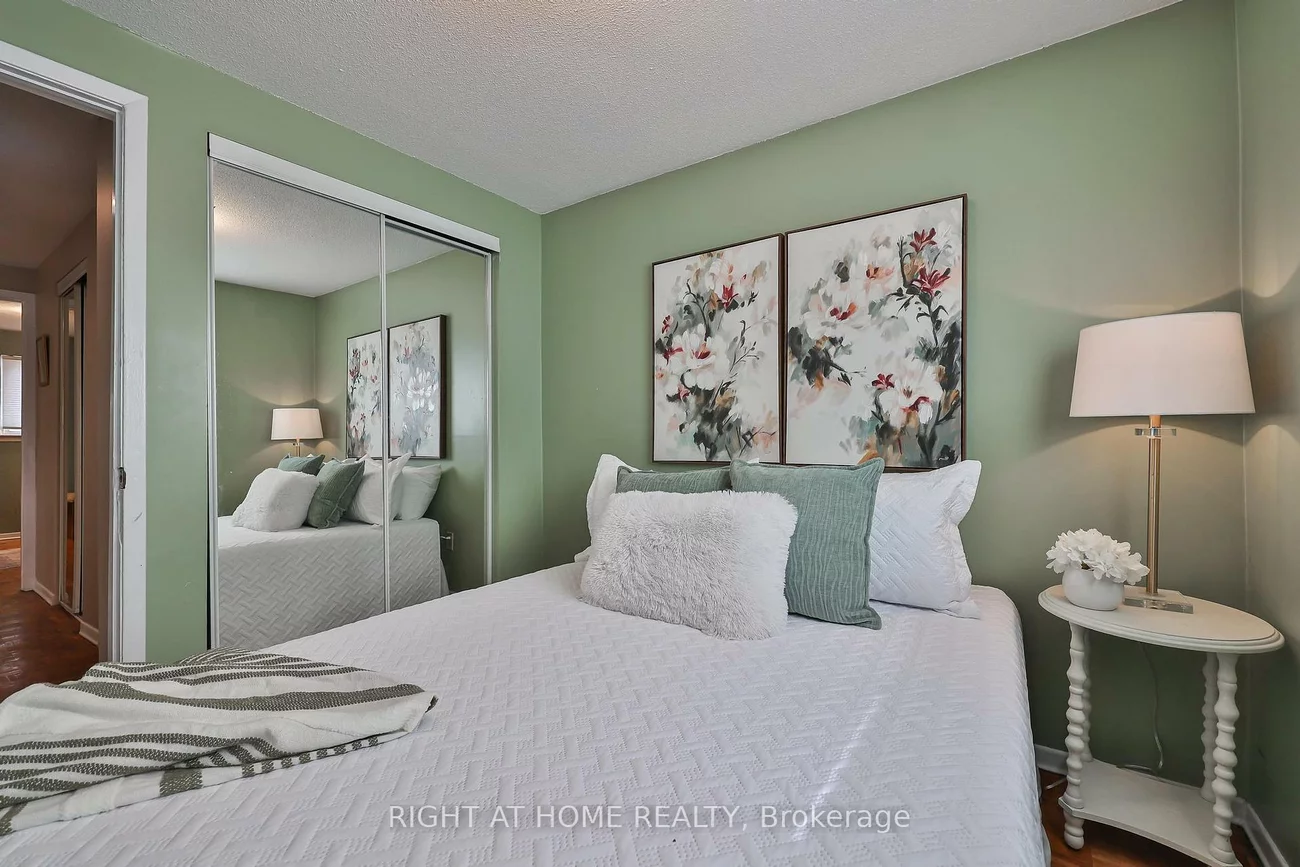 100, Darras, Southgate, Brampton