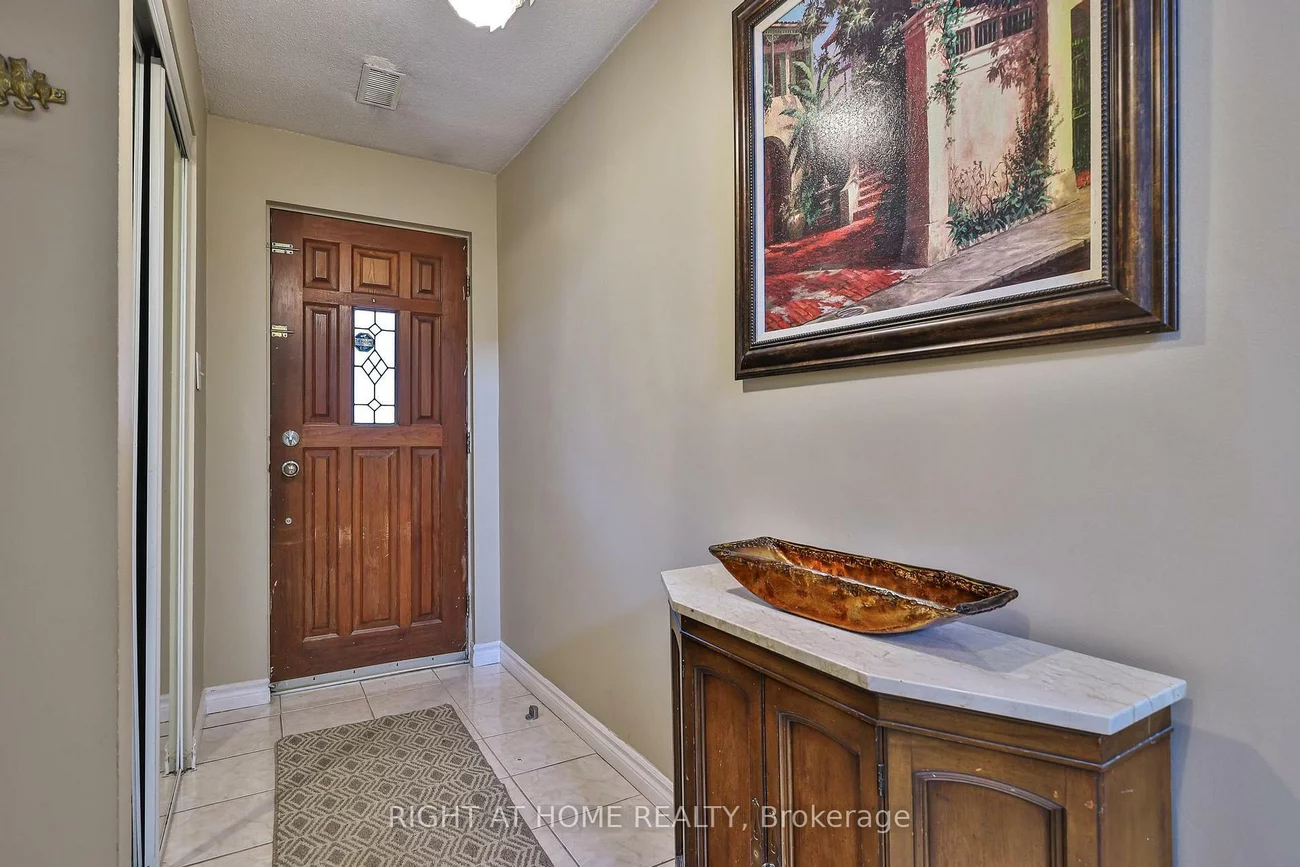 100, Darras, Southgate, Brampton