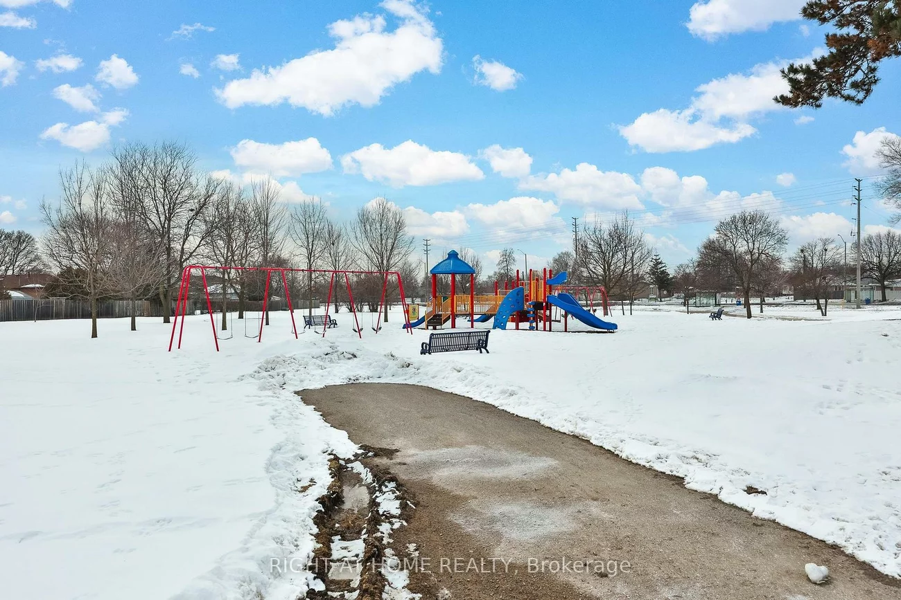 100, Darras, Southgate, Brampton