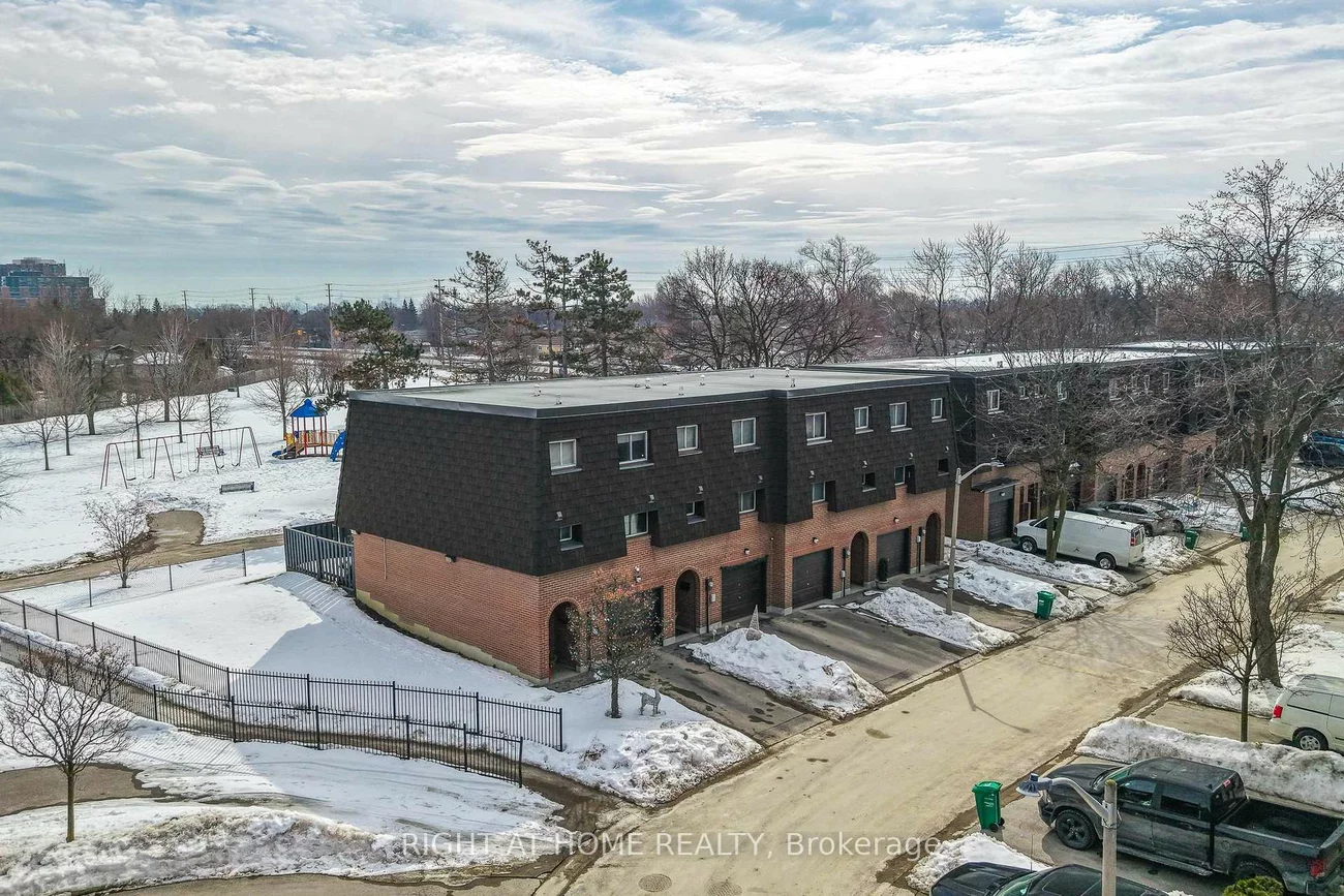 100, Darras, Southgate, Brampton