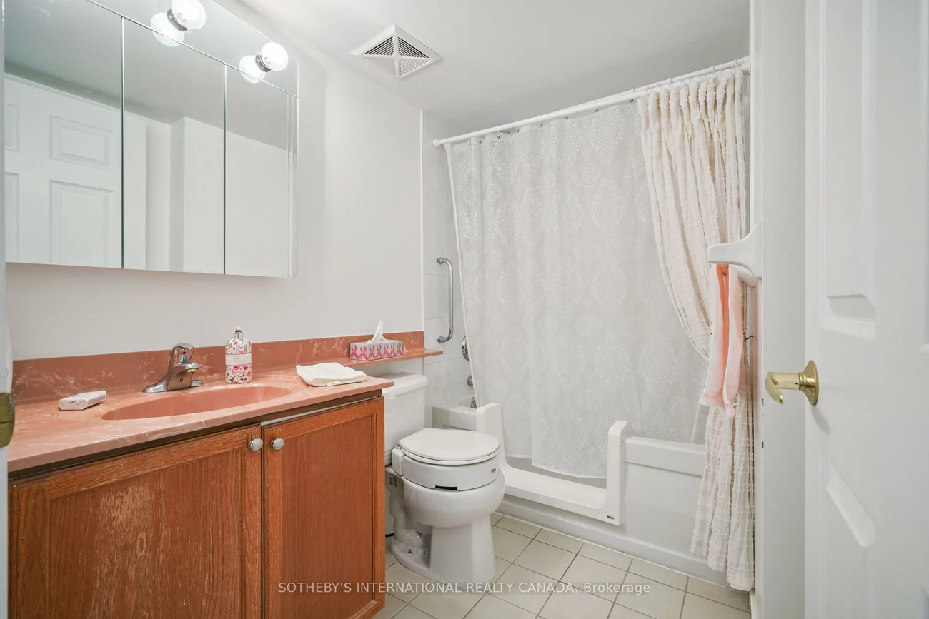 25, Via Rosedale, Sandringham-Wellington, Brampton