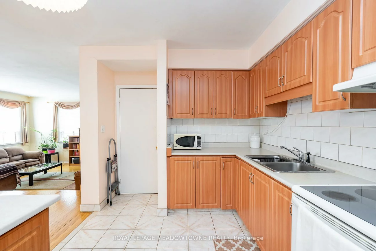 61, Ardglen, Brampton East, Brampton