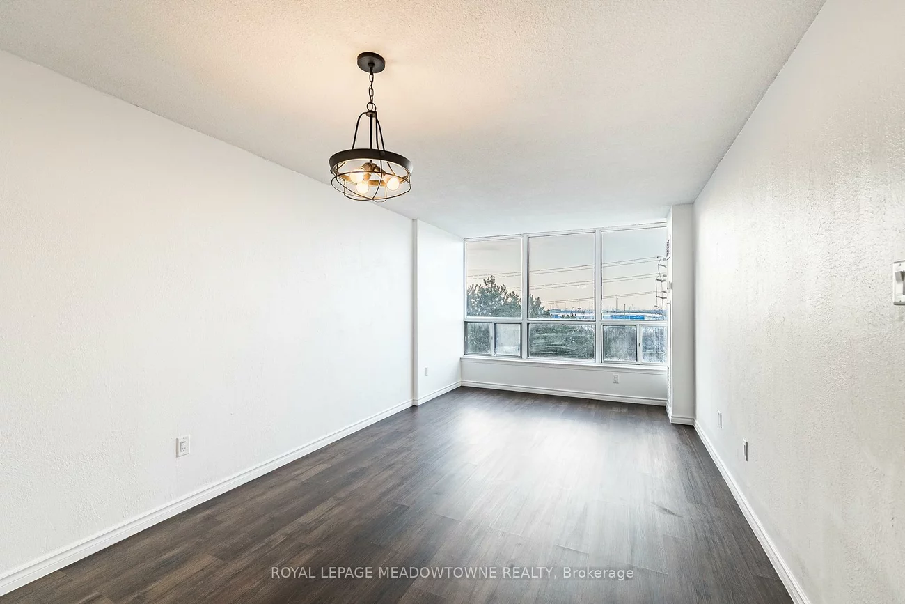 12, Laurelcrest, Queen Street Corridor, Brampton