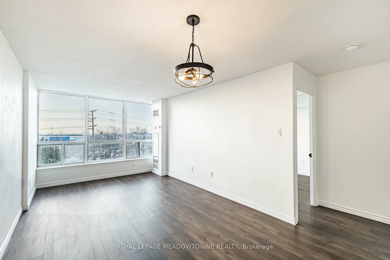 12, Laurelcrest, Queen Street Corridor, Brampton