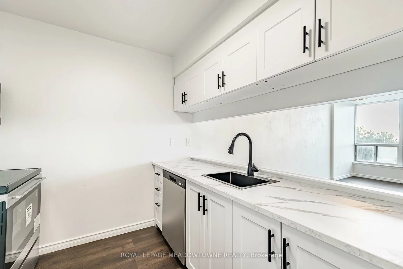 12, Laurelcrest, Queen Street Corridor, Brampton