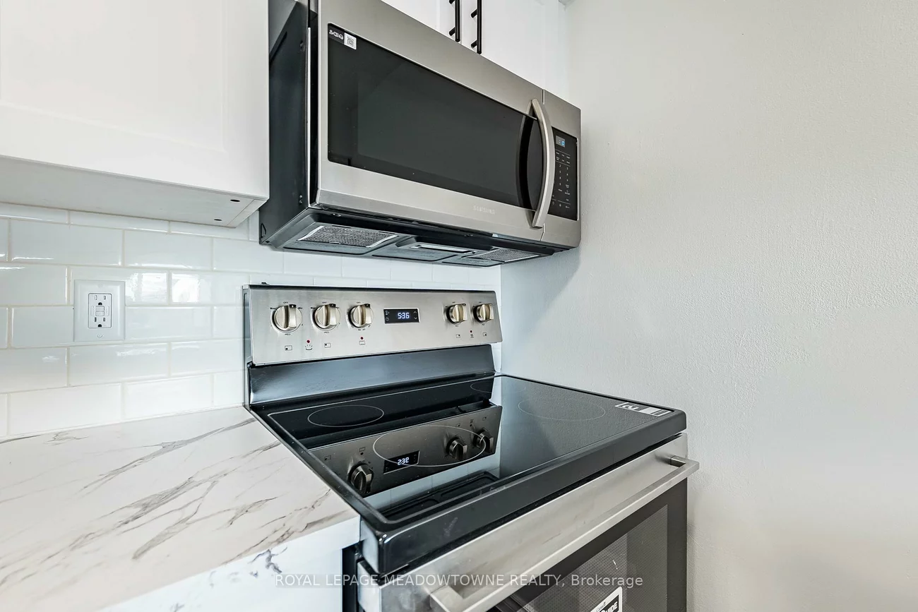 12, Laurelcrest, Queen Street Corridor, Brampton