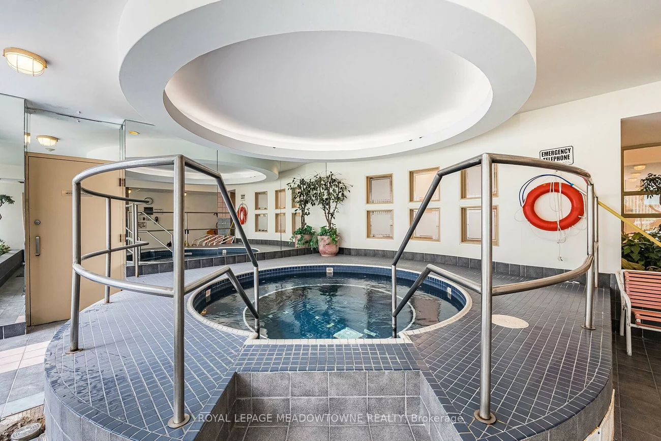 12, Laurelcrest, Queen Street Corridor, Brampton