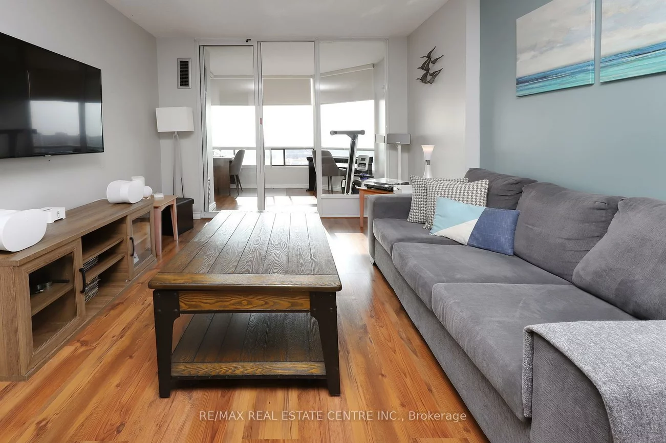 26, Hanover, Queen Street Corridor, Brampton