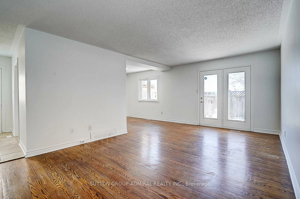 7, Town House, Brampton East, Brampton