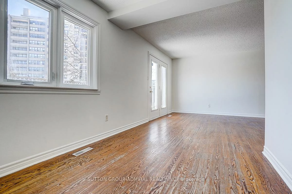 7, Town House, Brampton East, Brampton