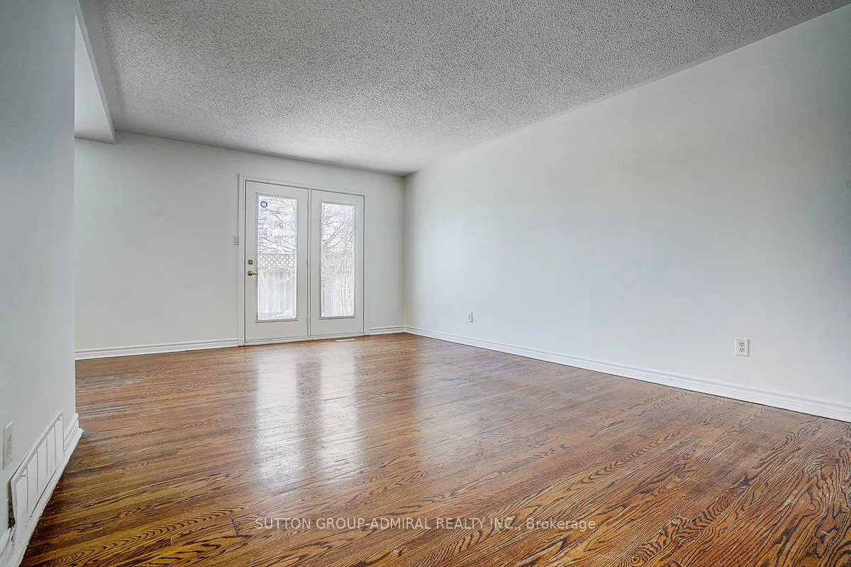 7, Town House, Brampton East, Brampton