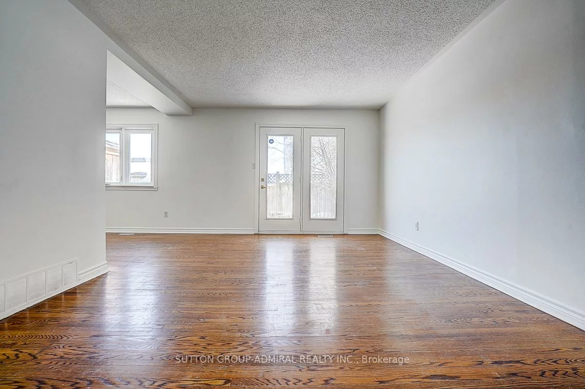 7, Town House, Brampton East, Brampton