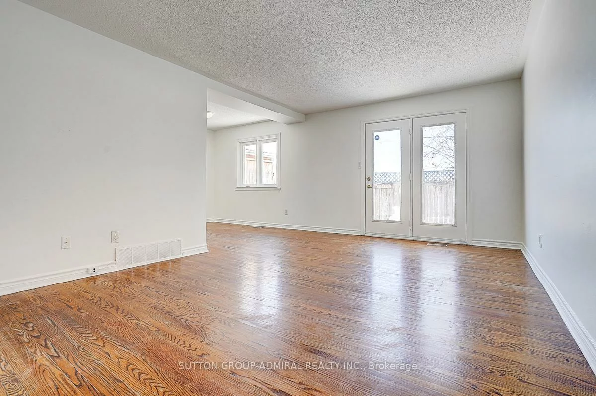 7, Town House, Brampton East, Brampton