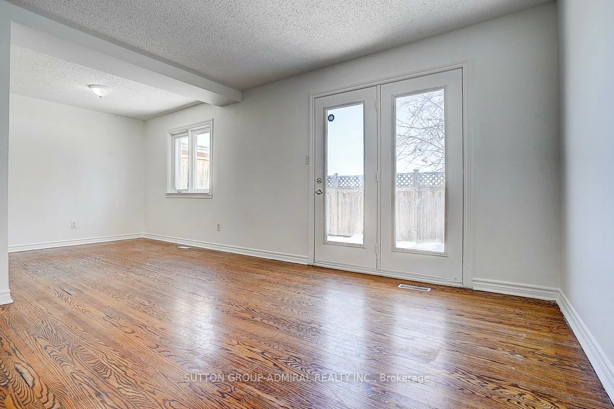 7, Town House, Brampton East, Brampton