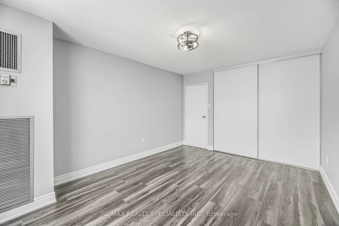 21, KNIGHTSBRIDGE, Queen Street Corridor, Brampton