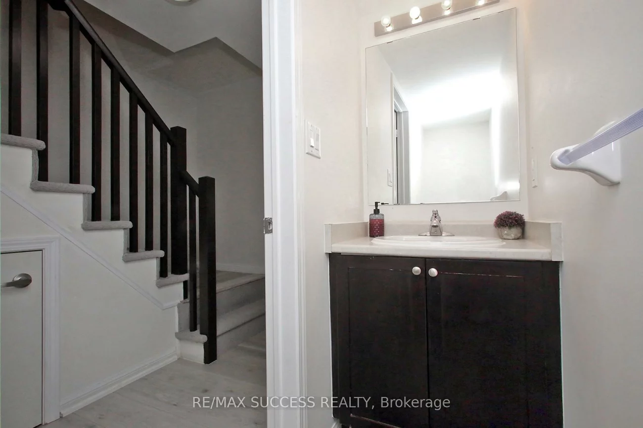 250, Sunny Meadow, Sandringham-Wellington, Brampton