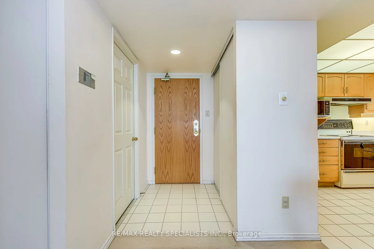 320, Mill, Brampton South, Brampton