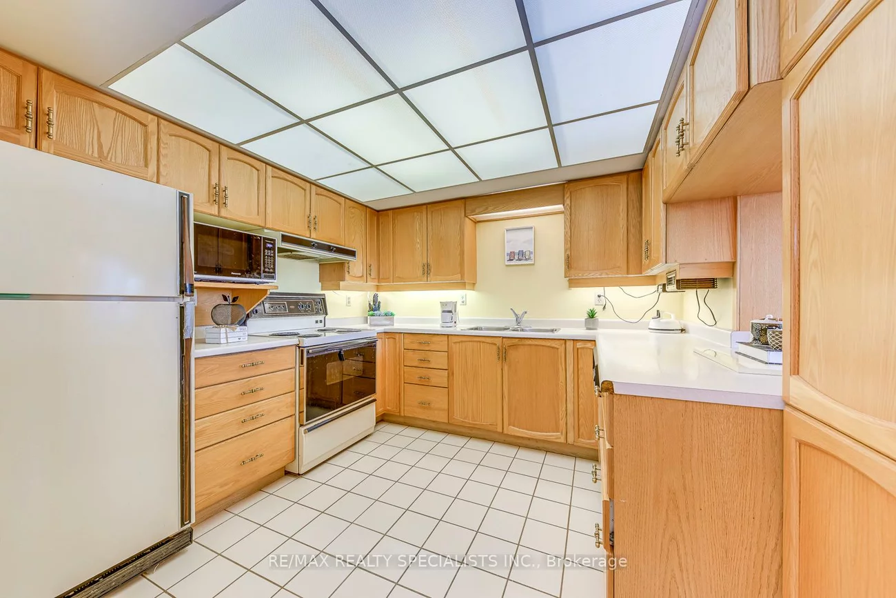 320, Mill, Brampton South, Brampton