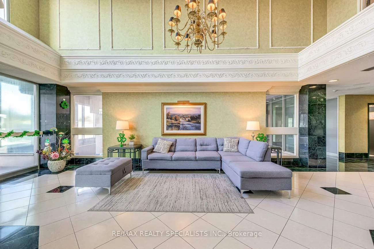 320, Mill, Brampton South, Brampton