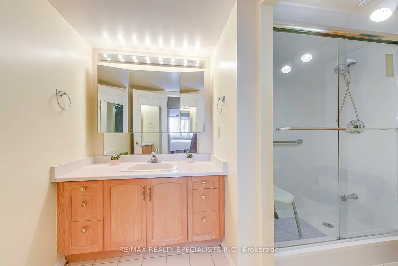 320, Mill, Brampton South, Brampton