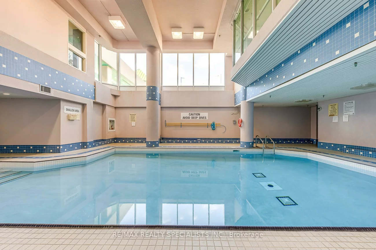 320, Mill, Brampton South, Brampton