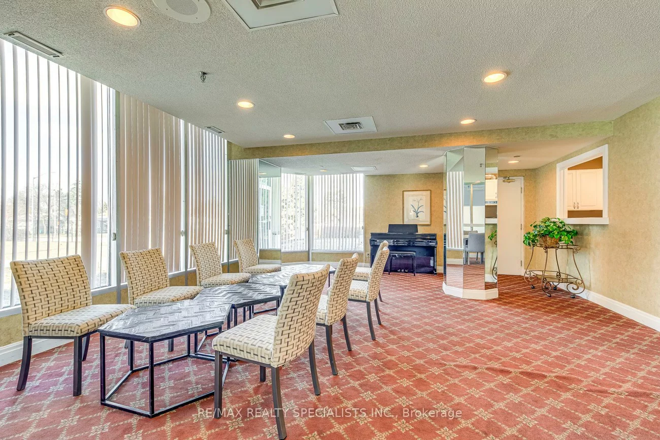 320, Mill, Brampton South, Brampton