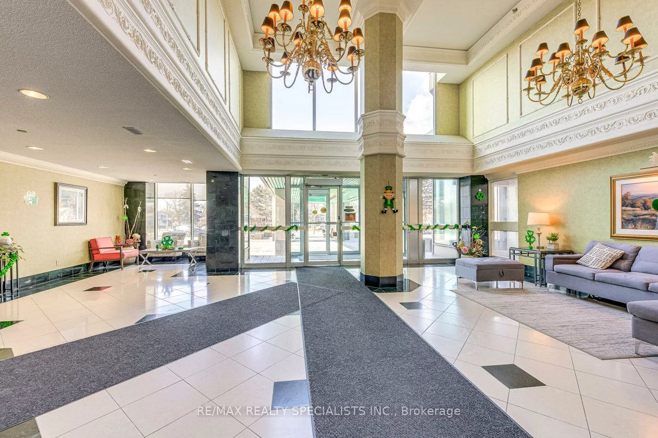 320, Mill, Brampton South, Brampton