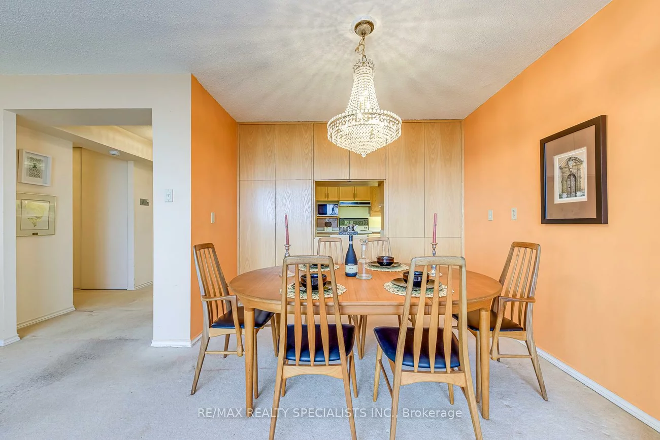 320, Mill, Brampton South, Brampton