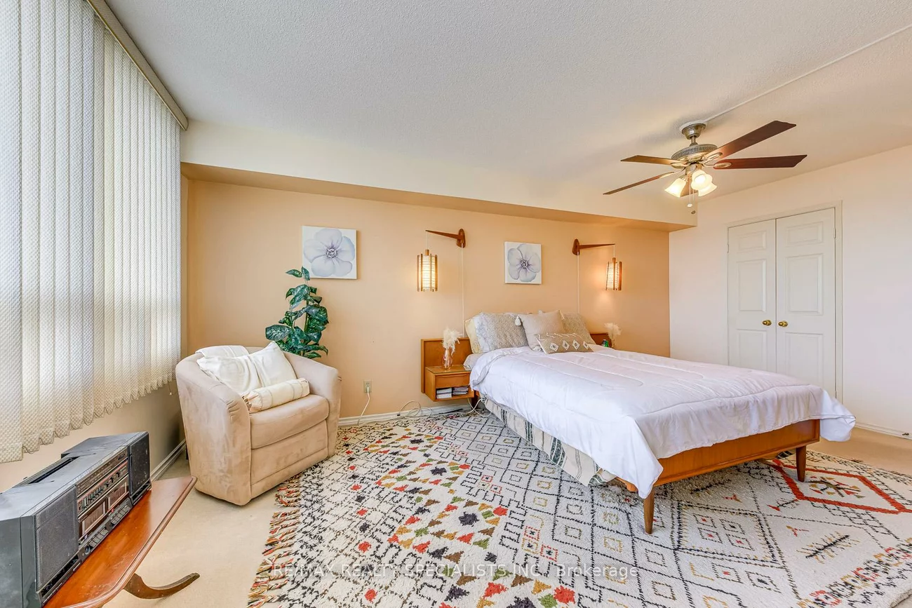 320, Mill, Brampton South, Brampton