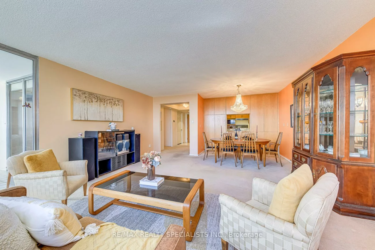 320, Mill, Brampton South, Brampton