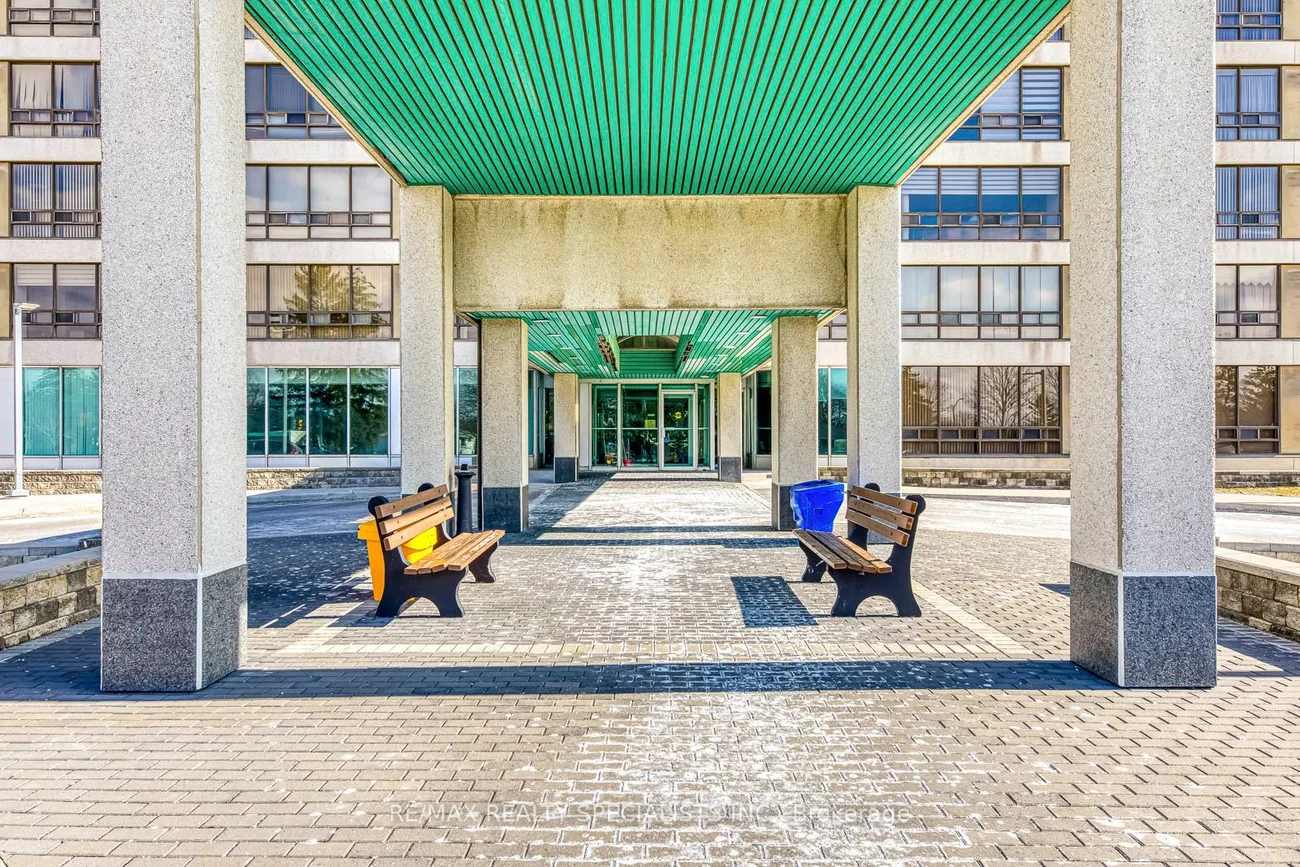 320, Mill, Brampton South, Brampton