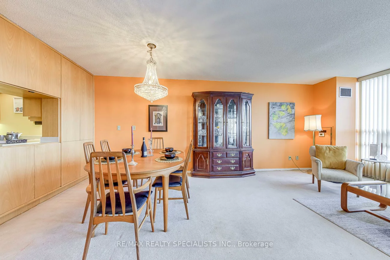 320, Mill, Brampton South, Brampton