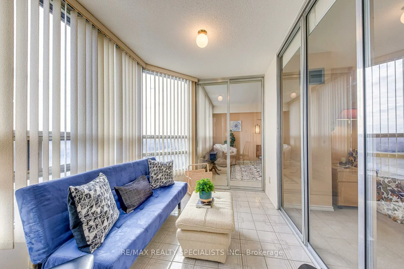 320, Mill, Brampton South, Brampton