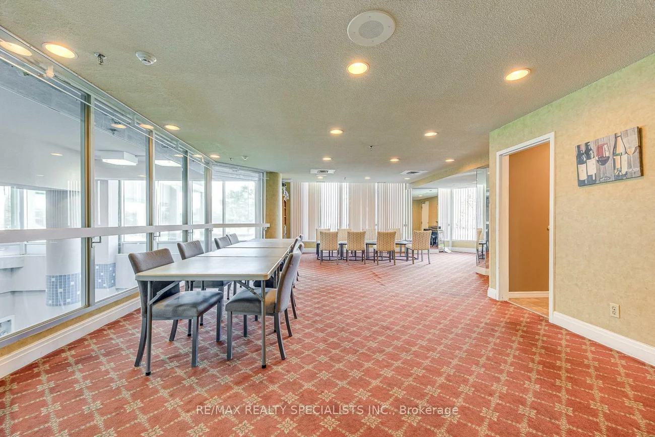 320, Mill, Brampton South, Brampton