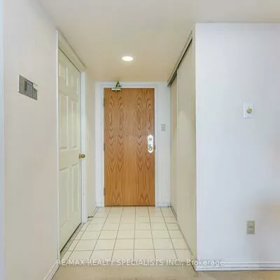 320, Mill, Brampton South, Brampton