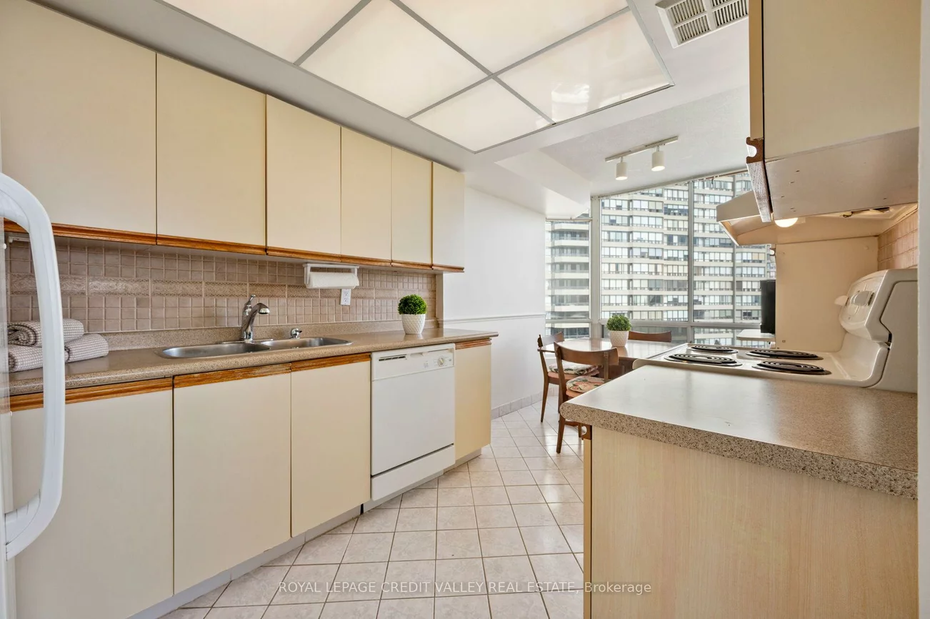 26, Hanover, Queen Street Corridor, Brampton