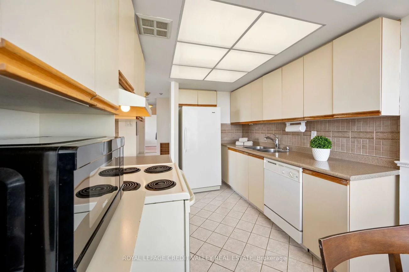 26, Hanover, Queen Street Corridor, Brampton