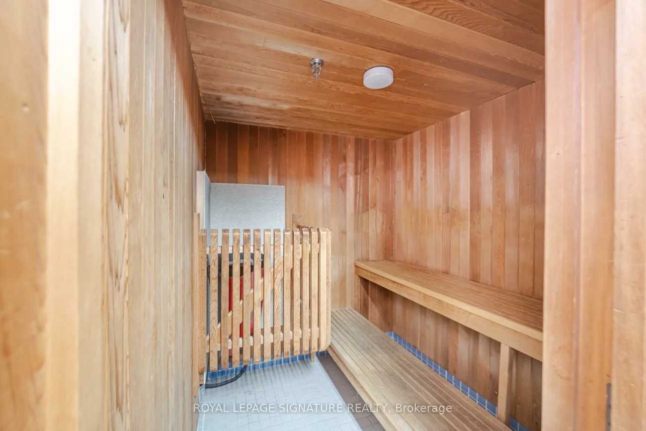 320, Mill, Brampton South, Brampton