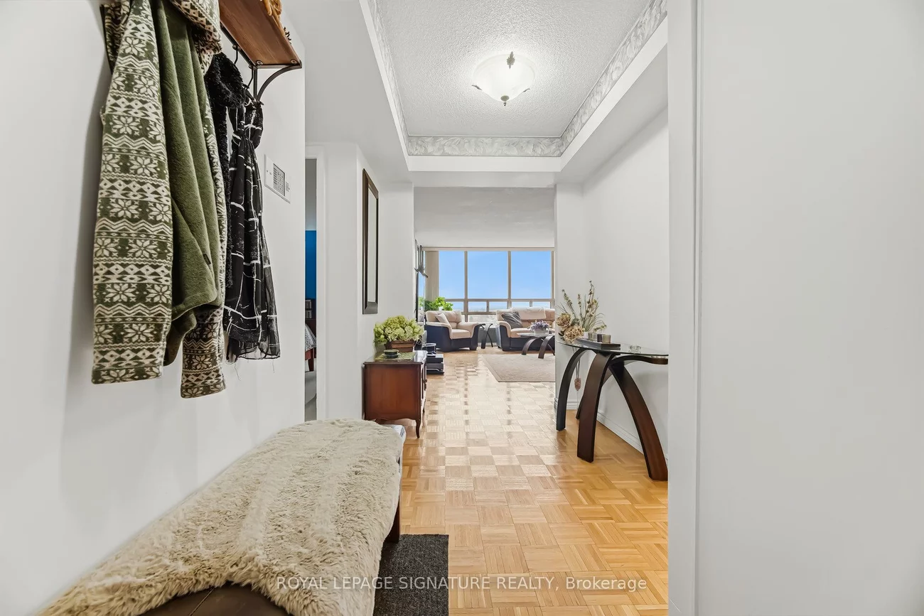 320, Mill, Brampton South, Brampton