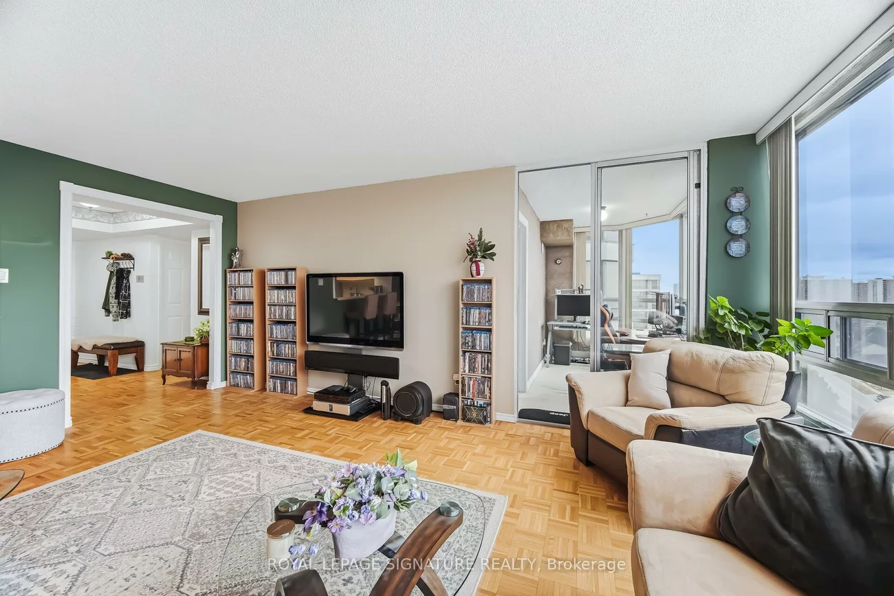 320, Mill, Brampton South, Brampton