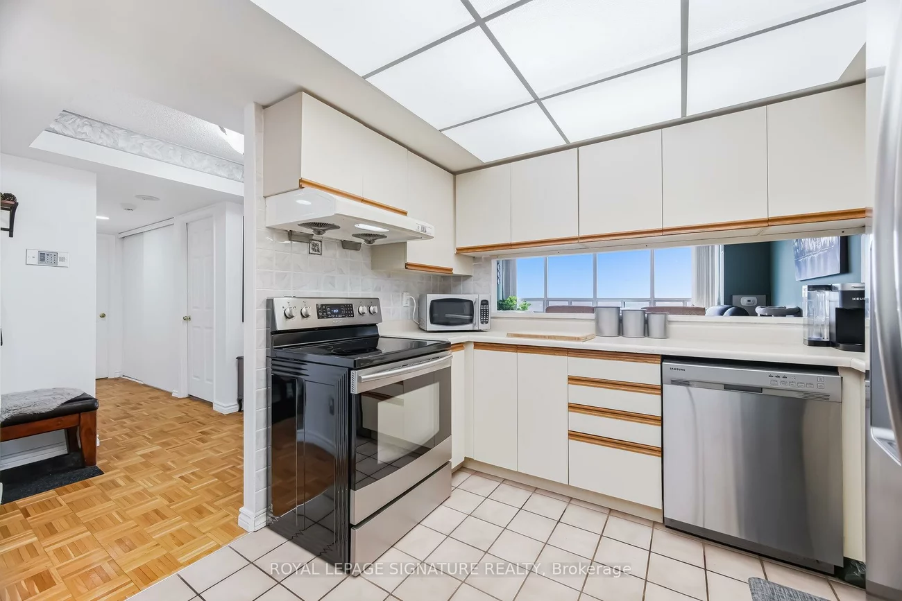 320, Mill, Brampton South, Brampton