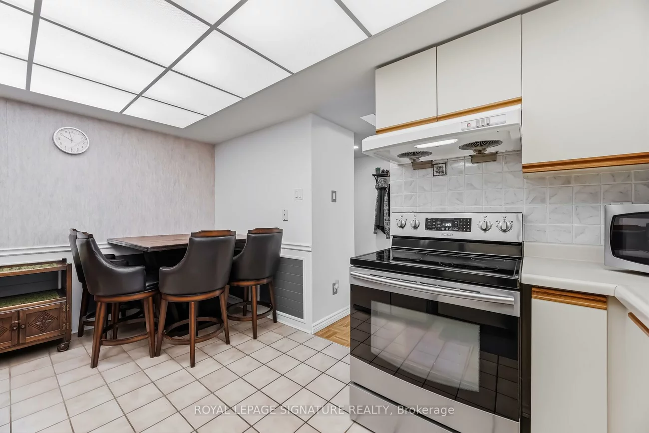 320, Mill, Brampton South, Brampton