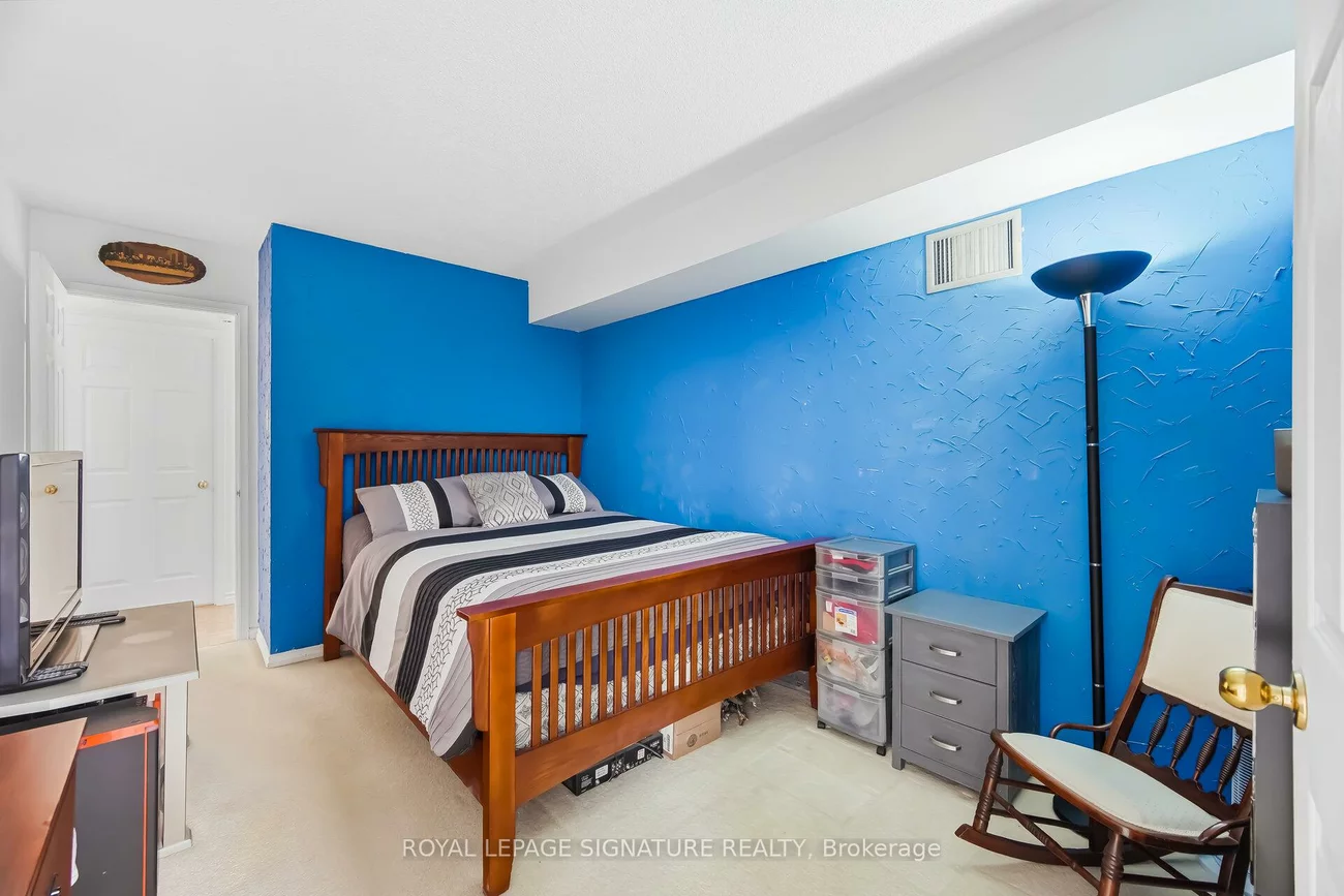 320, Mill, Brampton South, Brampton