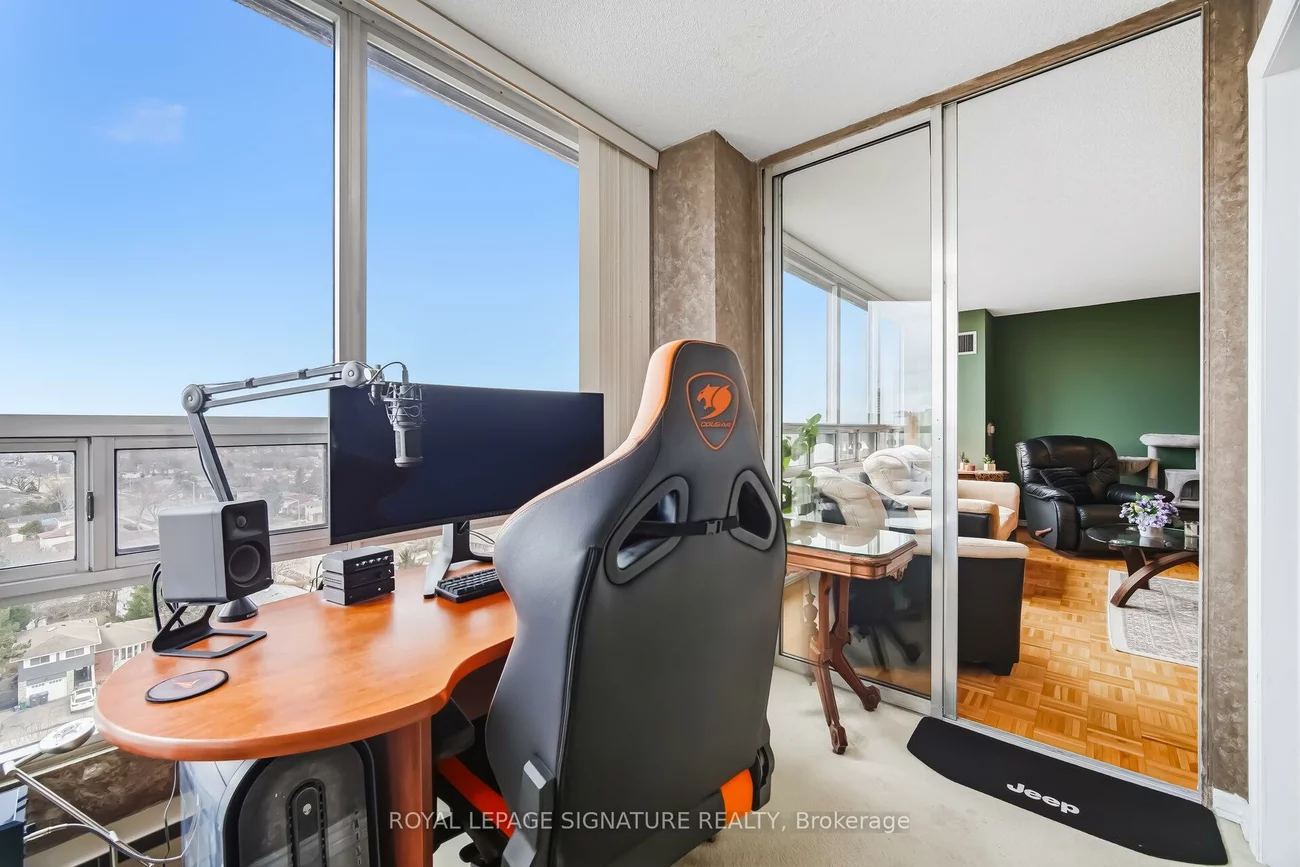 320, Mill, Brampton South, Brampton