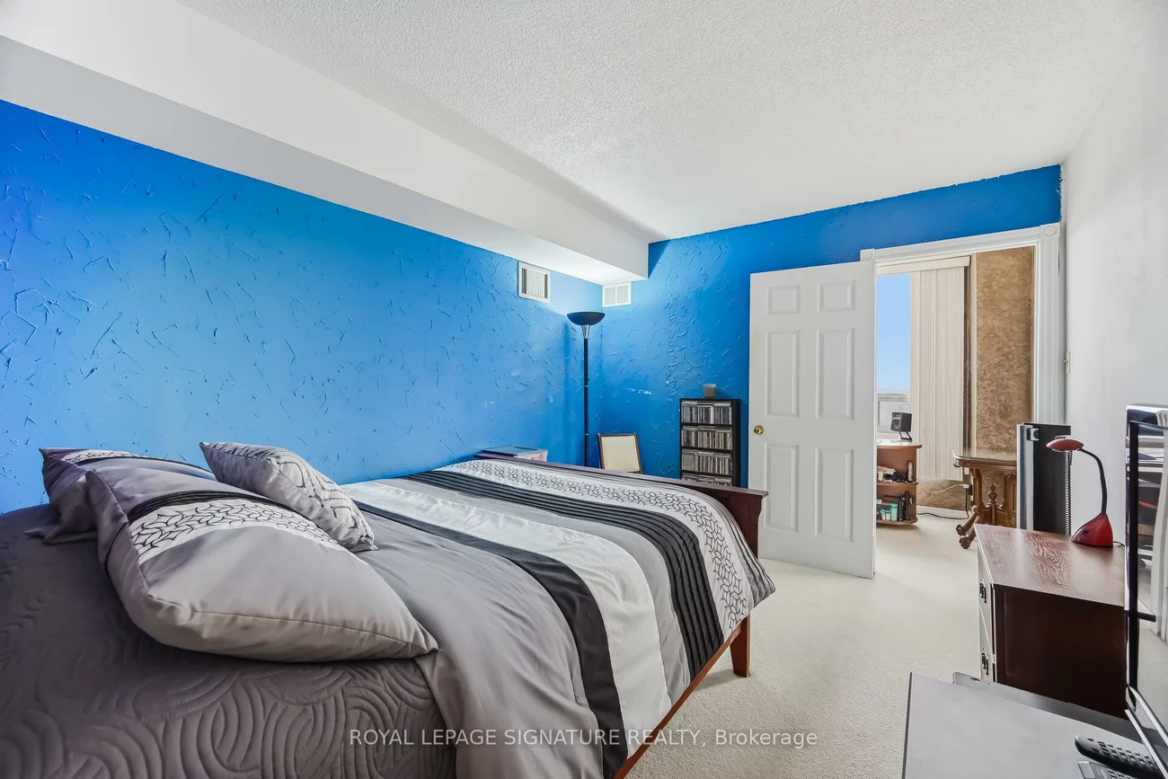 320, Mill, Brampton South, Brampton