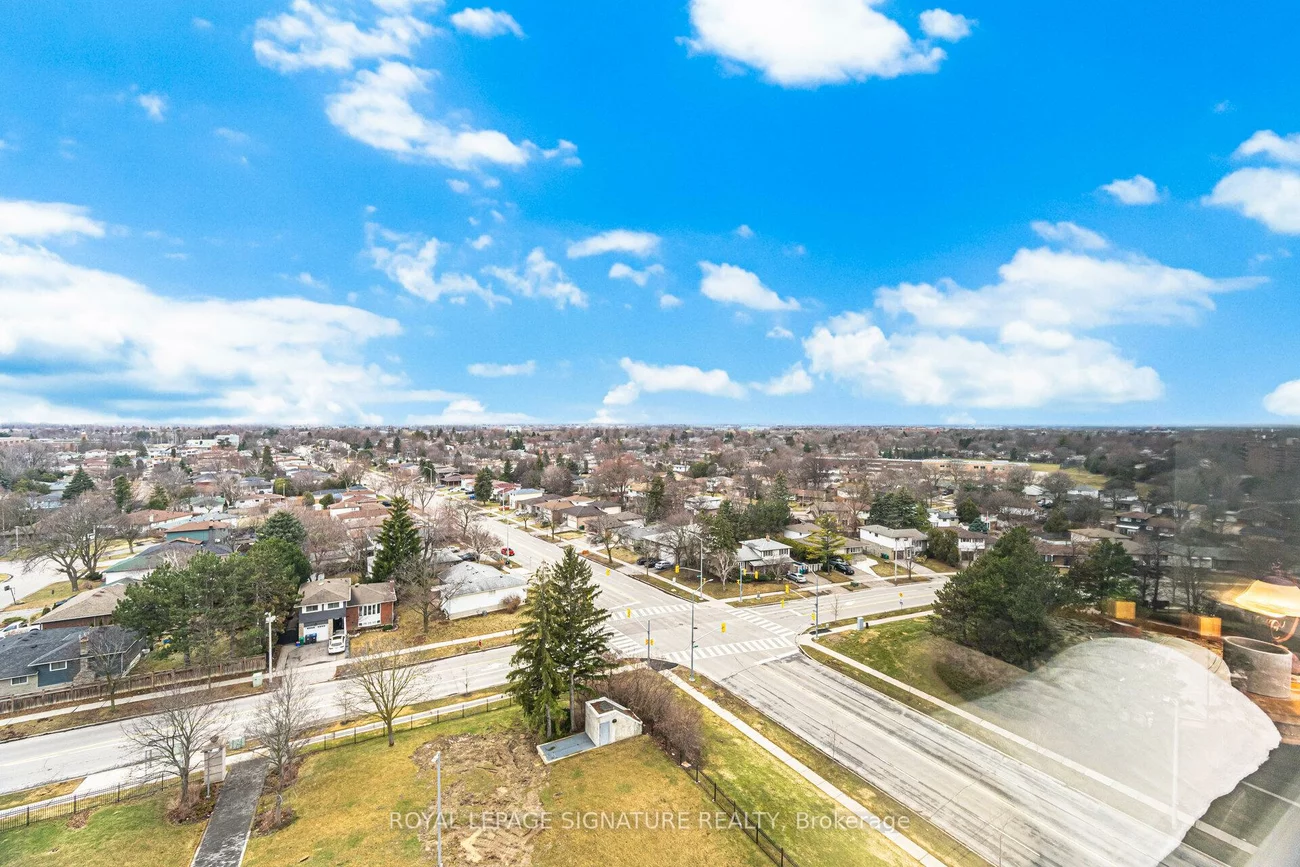 320, Mill, Brampton South, Brampton