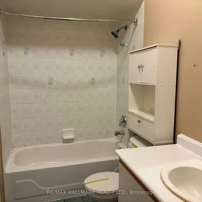 138, Spadina, Brampton West, Brampton