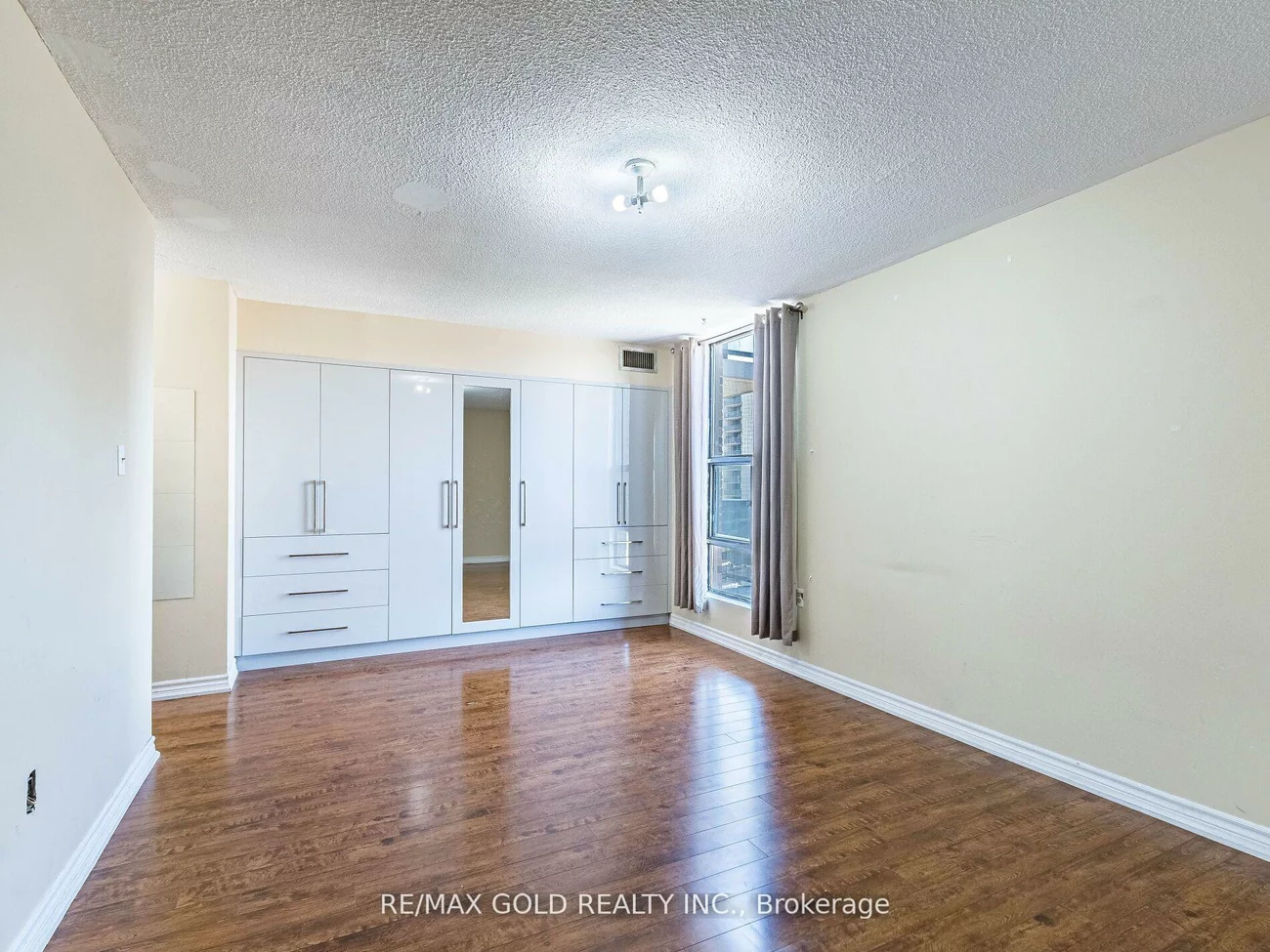 17, Knightsbridge, Queen Street Corridor, Brampton